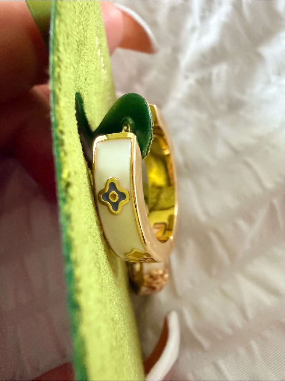 Tory Burch Kira Flora-Print Enamel Gold Floral Earrings - Picture 4 of 7